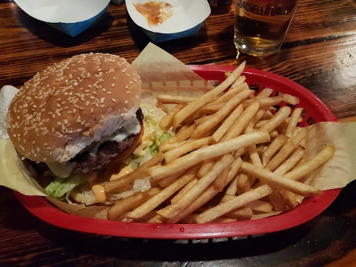 Dillon's Burgers & Beers Restaurant photo 10